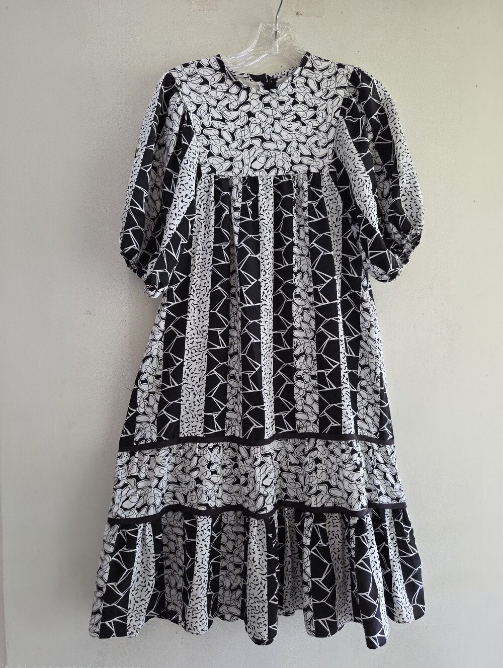 🌺VTG Liberty House Hawaiian Short Muumuu Black & White Floral Sz 4 EUC Dress